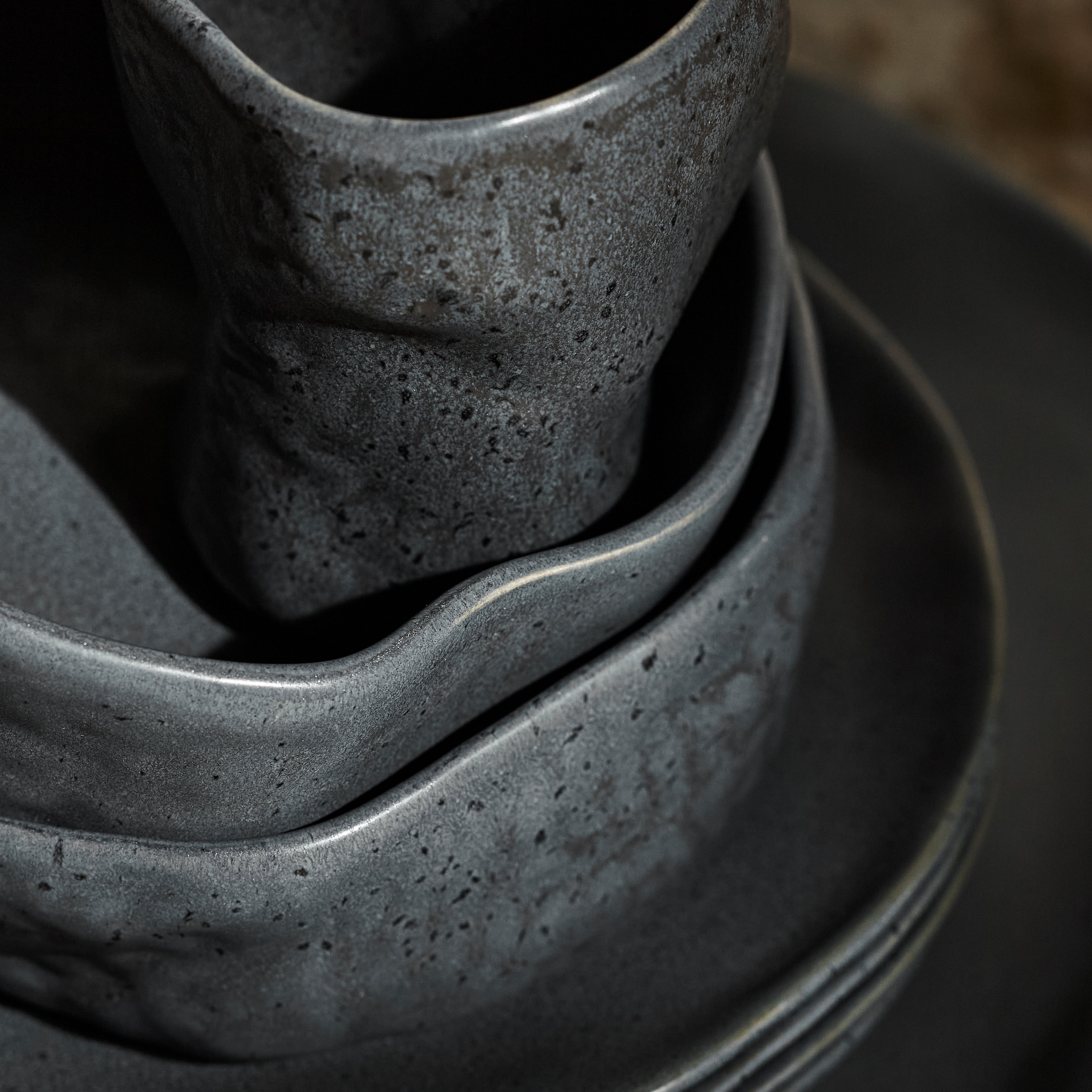mercvo mercvoware Dinnerware mercvo - Charcoal Black Speckled | Service for 4 or 8 | Handcrafted Ceramic with Artisanal Appeal
