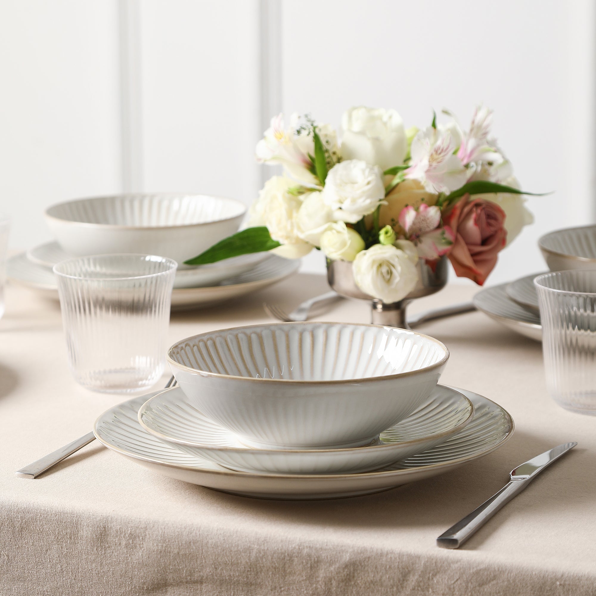 mercvo Lain mercvo mercvoware 16 - Piece Dinnerware mercvo with Glassware in White - Ideal for Formal and Everyday Dining, mercvoilable in 16 or 32 - Piece Sizes
