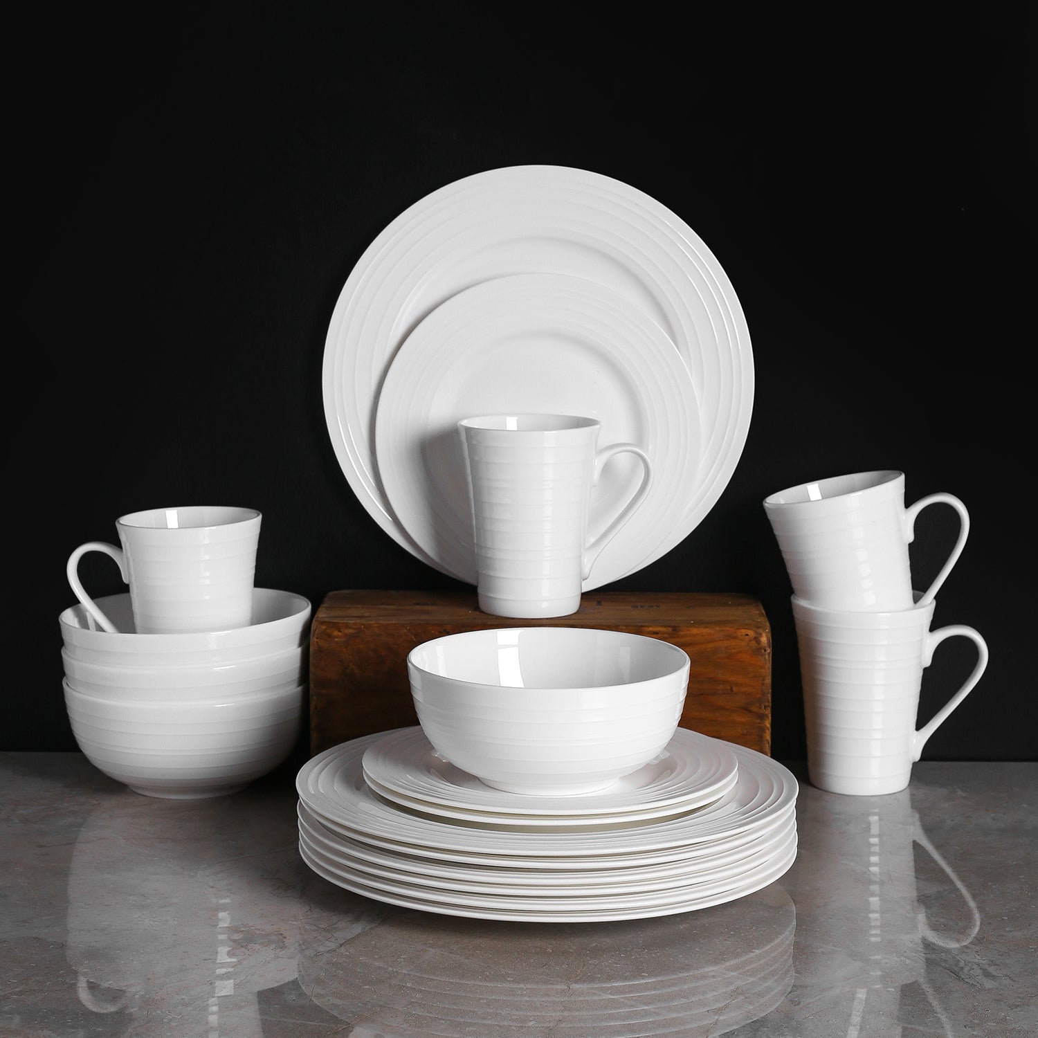 mercvo Bone China Dinnerware mercvo - White: High - Quality, Stackable, and Suitable for 4 or 8 People with Elegant Ridged Design