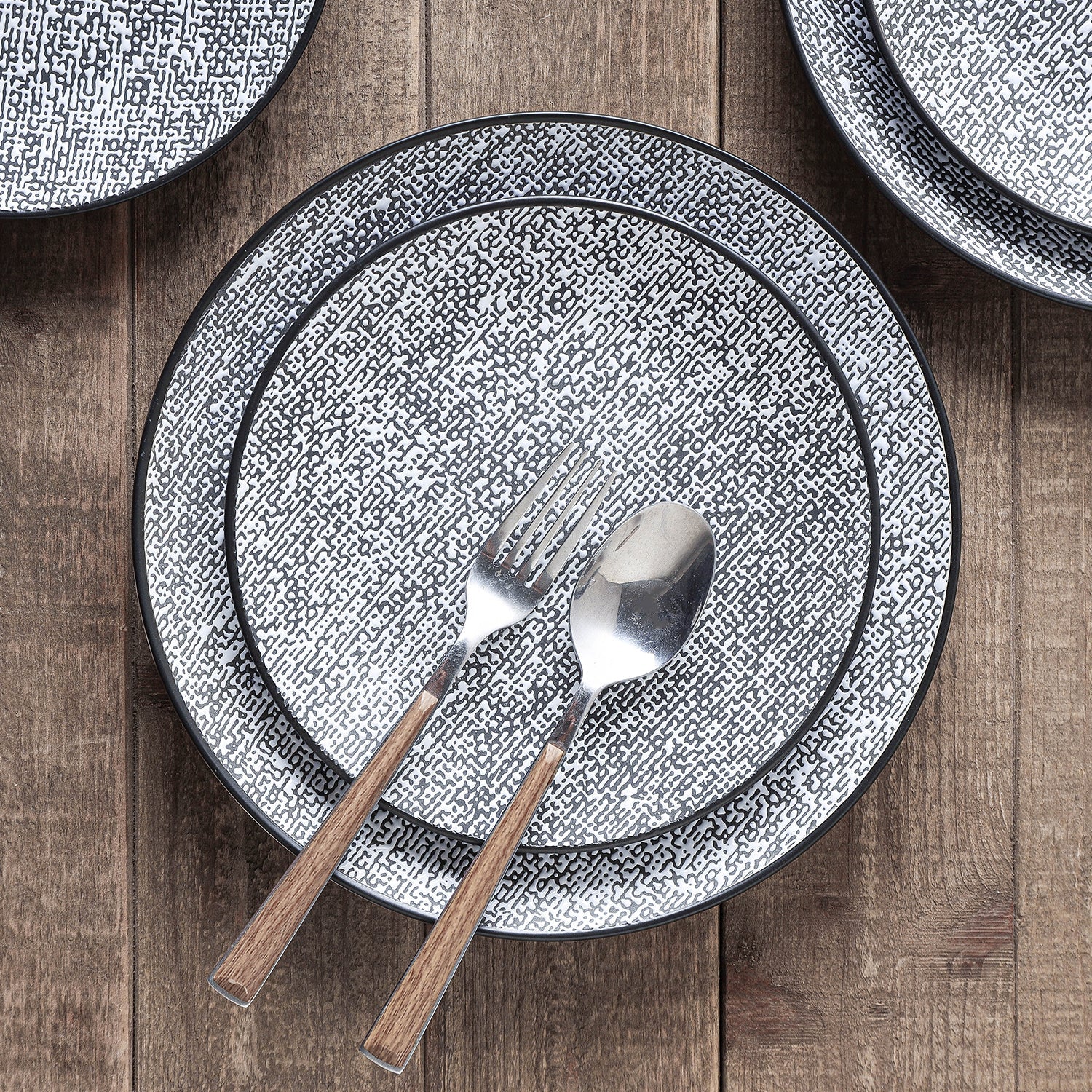 mercvo mercvoware Dinnerware mercvo in White and Black - Ideal for 4 or 8, Microwave & Dishwasher Safe