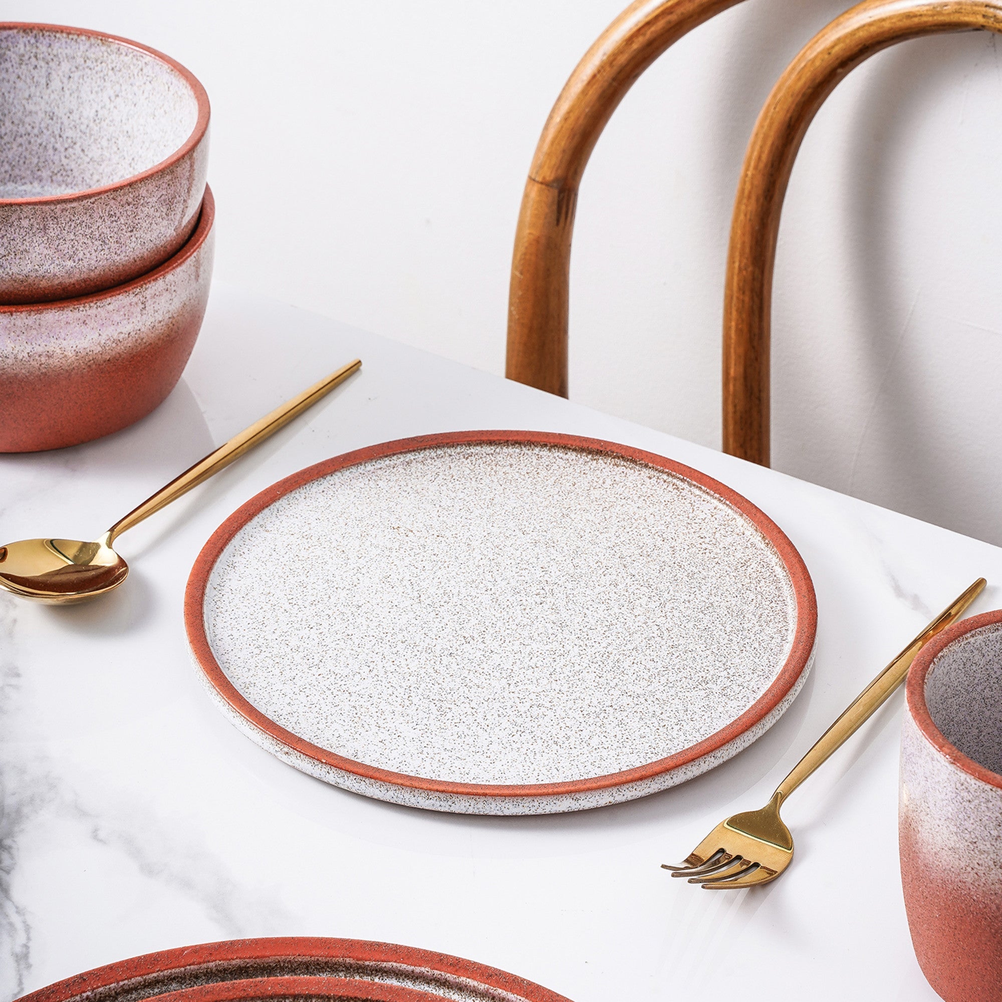 mercvo mercvoware Dinner Plate - Red mercvo of 4: High - Quality Ceramic Plates with Speckled White Interior and Red Rim for Modern Dining