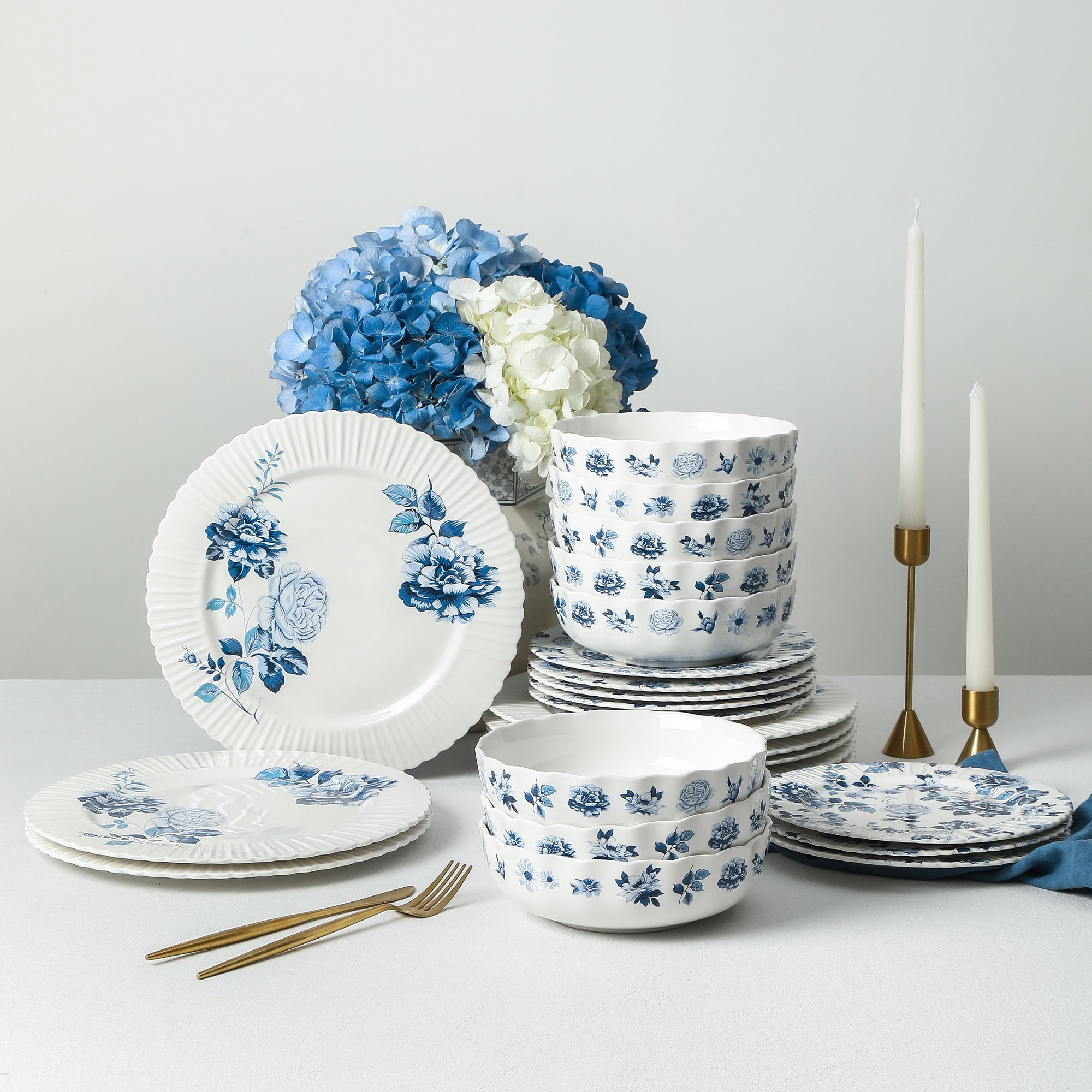mercvo Lain mercvo New Bone China 12 - Piece or 24 - Piece Dinnerware mercvo in Blue: A Versatile and Elegant Choice for Dining and Entertaining