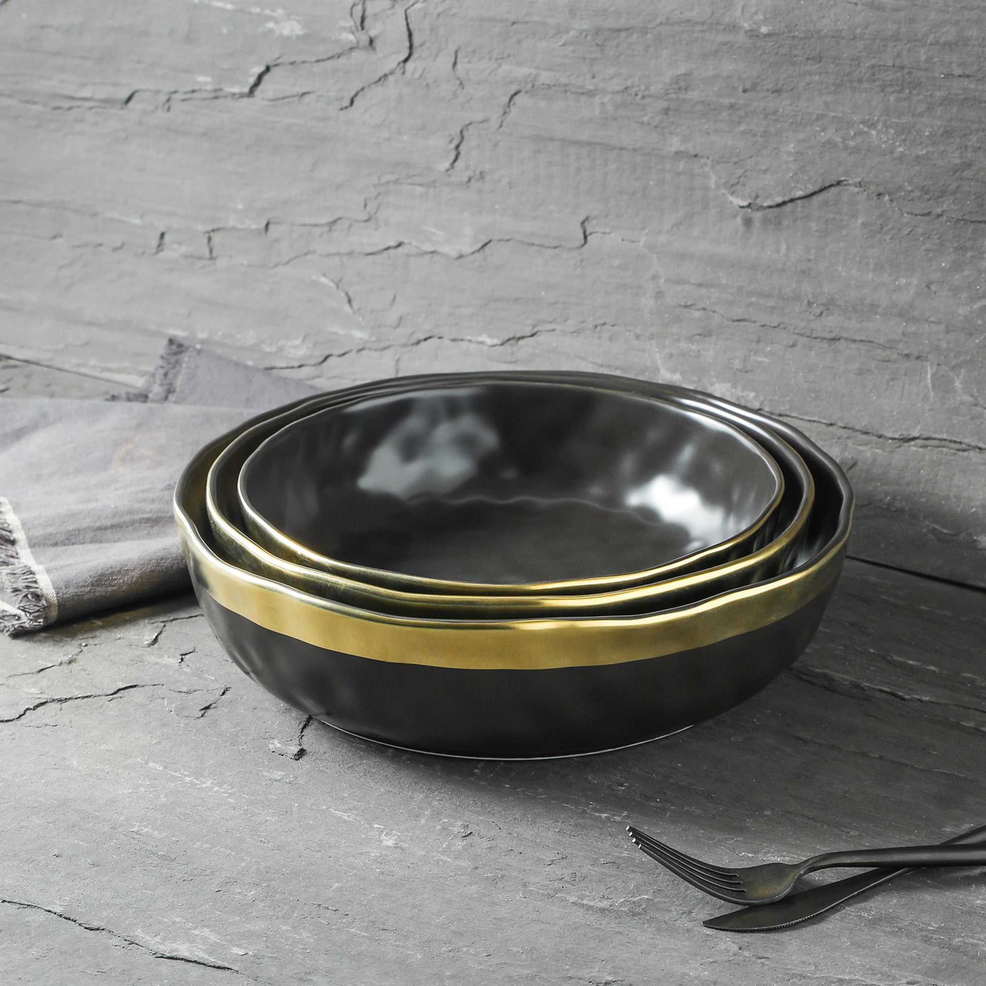 mercvo Porcelain Service Bowl mercvo - Black: 3 - Piece Nesting mercvo with Gold Rim for Elegant Dining and Practical Storage