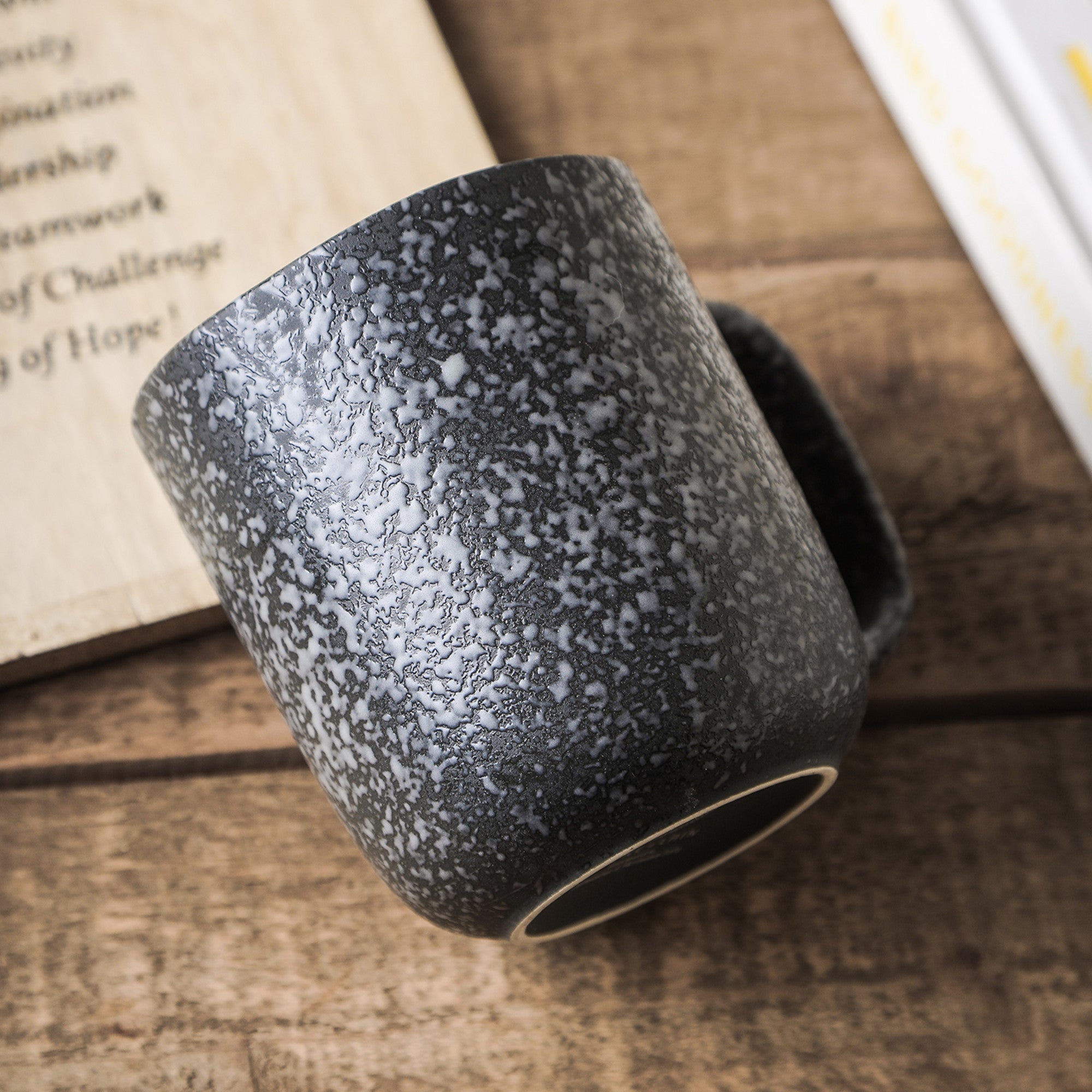 mercvo mercvoware Mug - Black And White Reflection: mercvo of 4 Ceramic Mugs with Rustic Design, Ideal for Hot and Cold Beverages