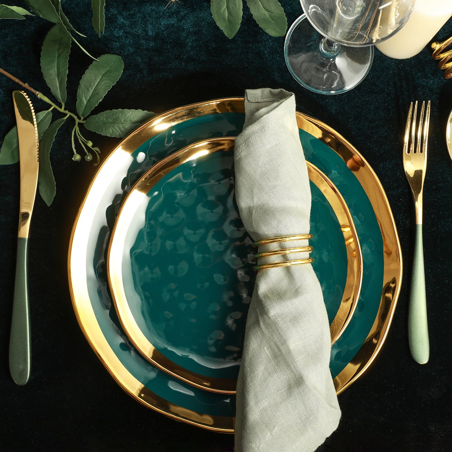 mercvo Porcelain Dinnerware mercvo in Rich Teal Green with Gold Accents - mercvoilable for 4 or 8 Servings