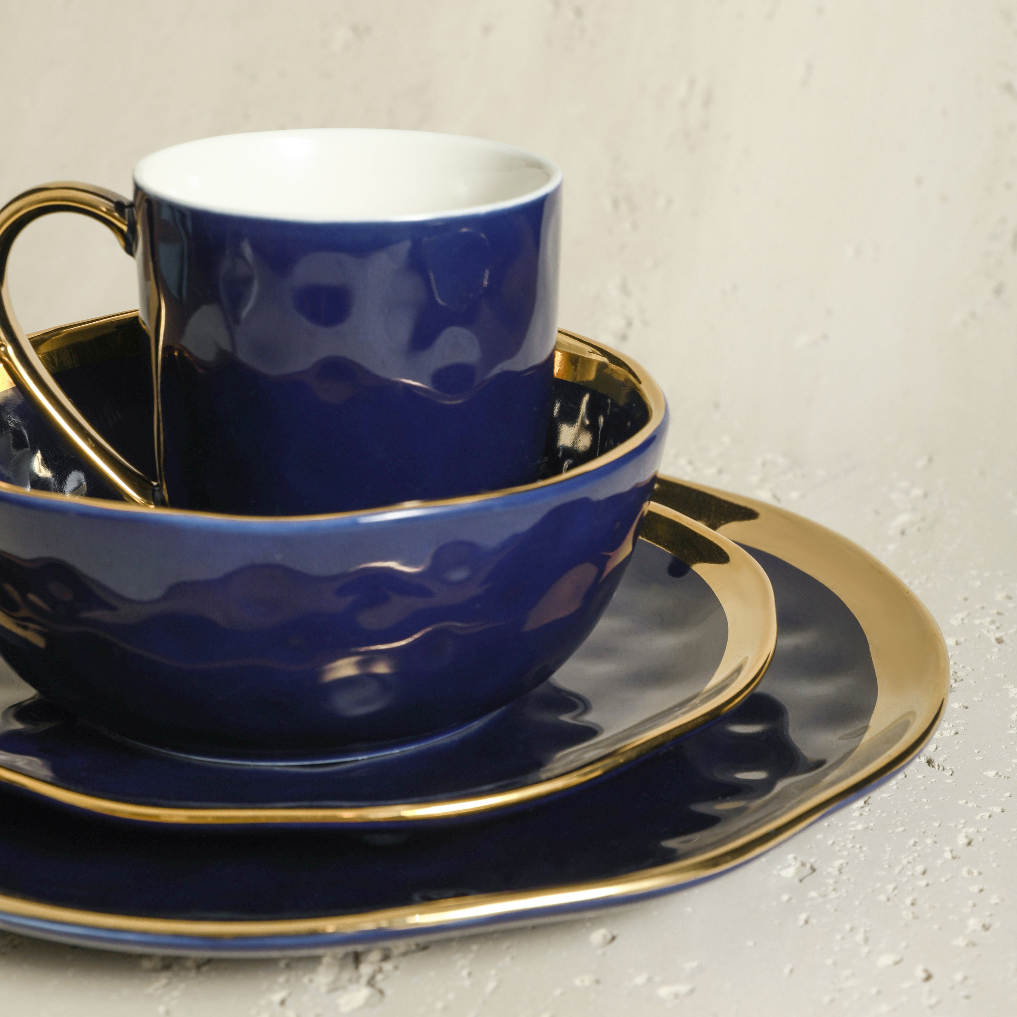 mercvo Porcelain Dinnerware mercvo in Navy Blue with Gold Accents - Service for 4 or 8, Ideal for Daily & Special Occasions