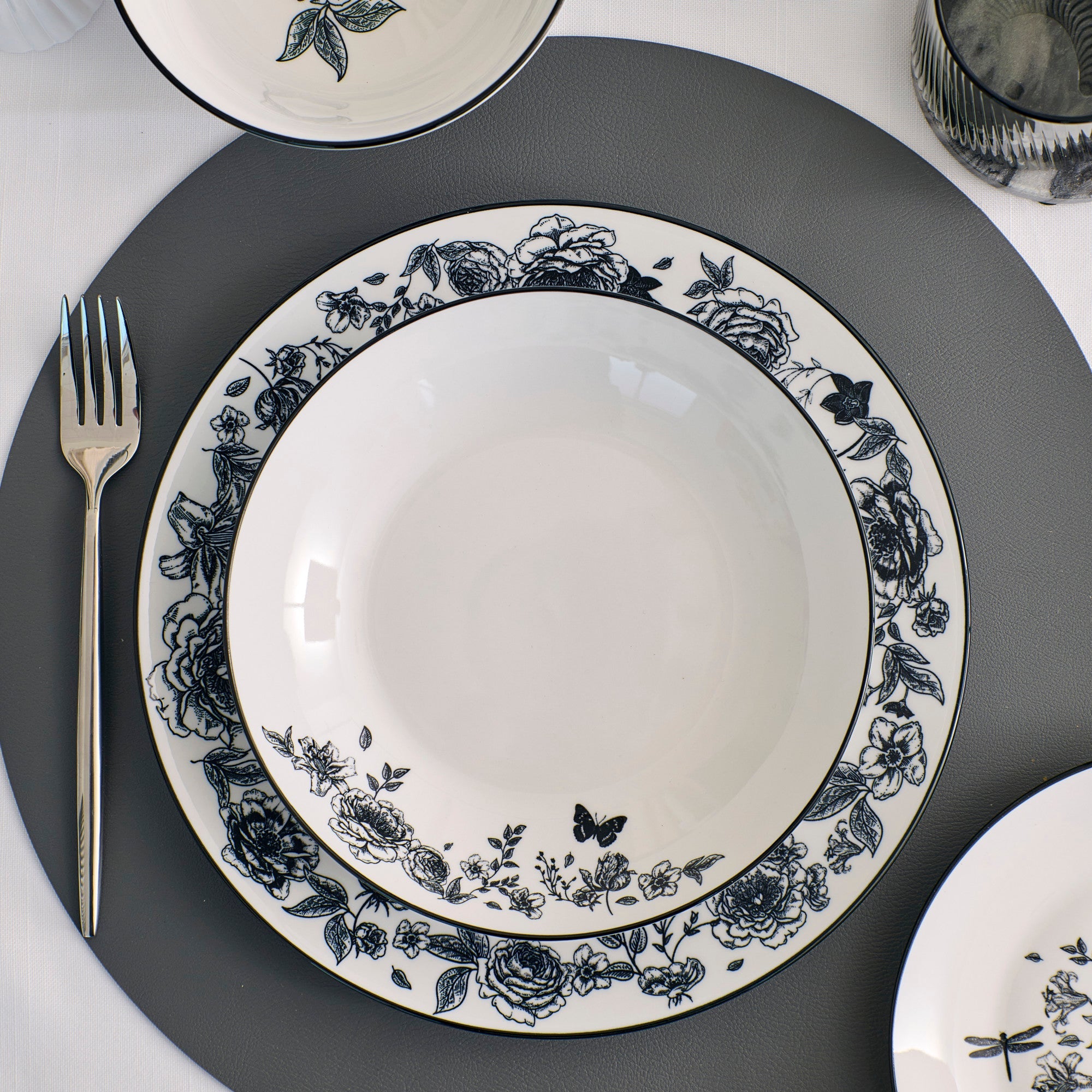 mercvo Porcelain Dinnerware mercvo - Black: High - Quality, Versatile with Floral Motifs, Serves 4 or 8