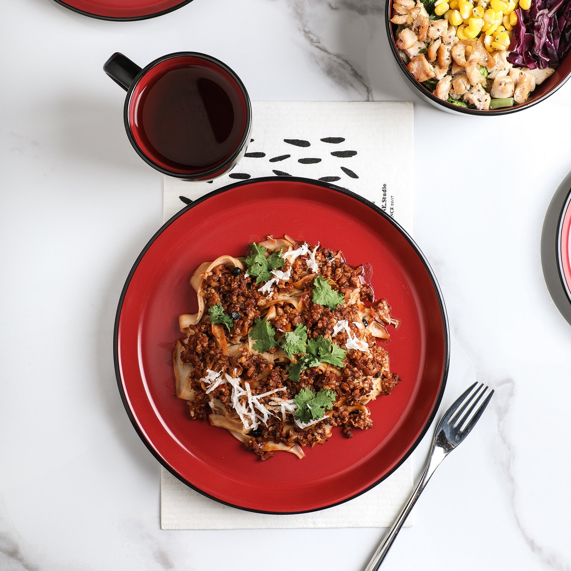 mercvo mercvoware Dinner Plate mercvo - 4 Pieces in Red and Black, Modern Ceramic Tableware for Home, Restaurant, and Cafe