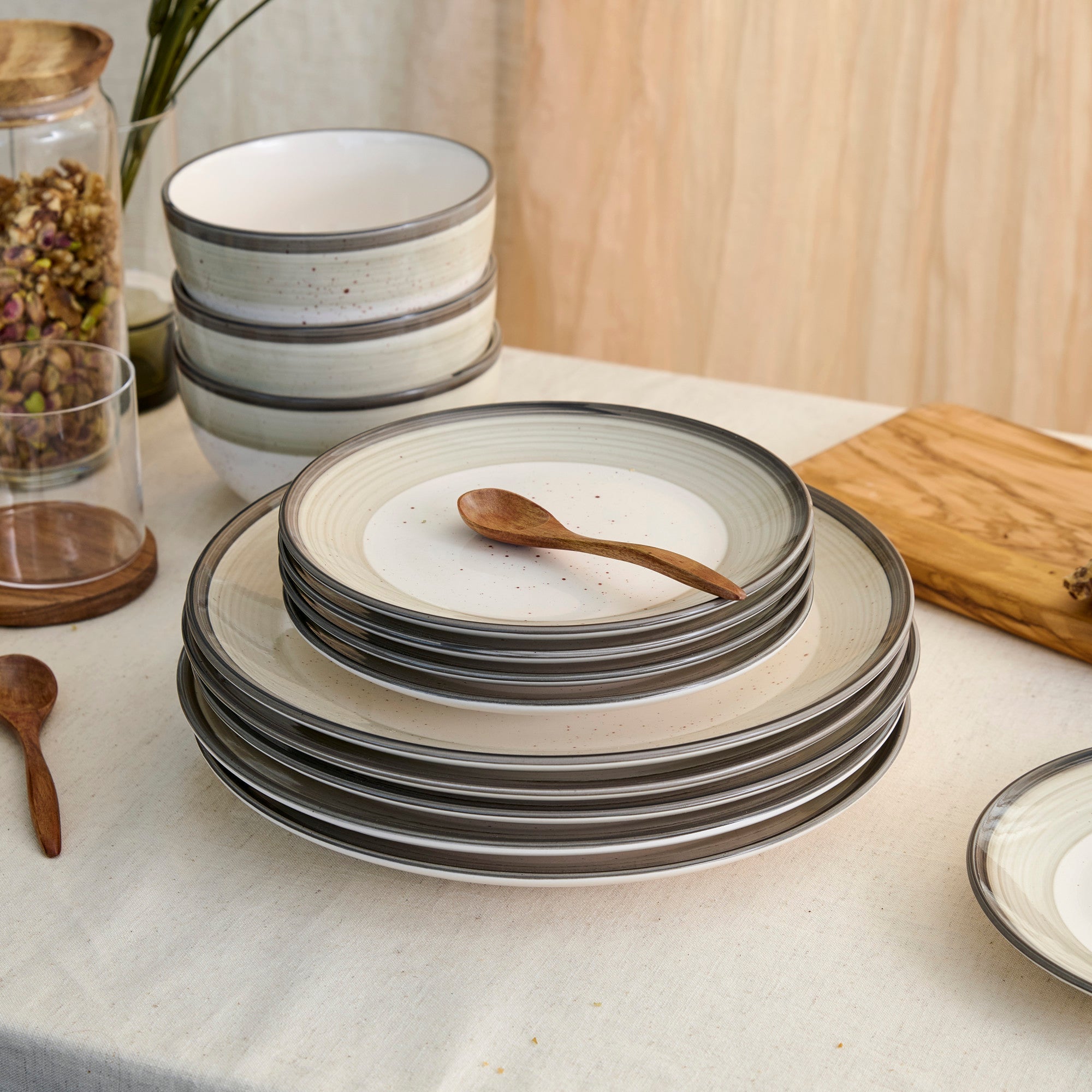 mercvo Earthenware Dinnerware mercvo - Beige: Rustic, Versatile & Durable for 4 or 8 People