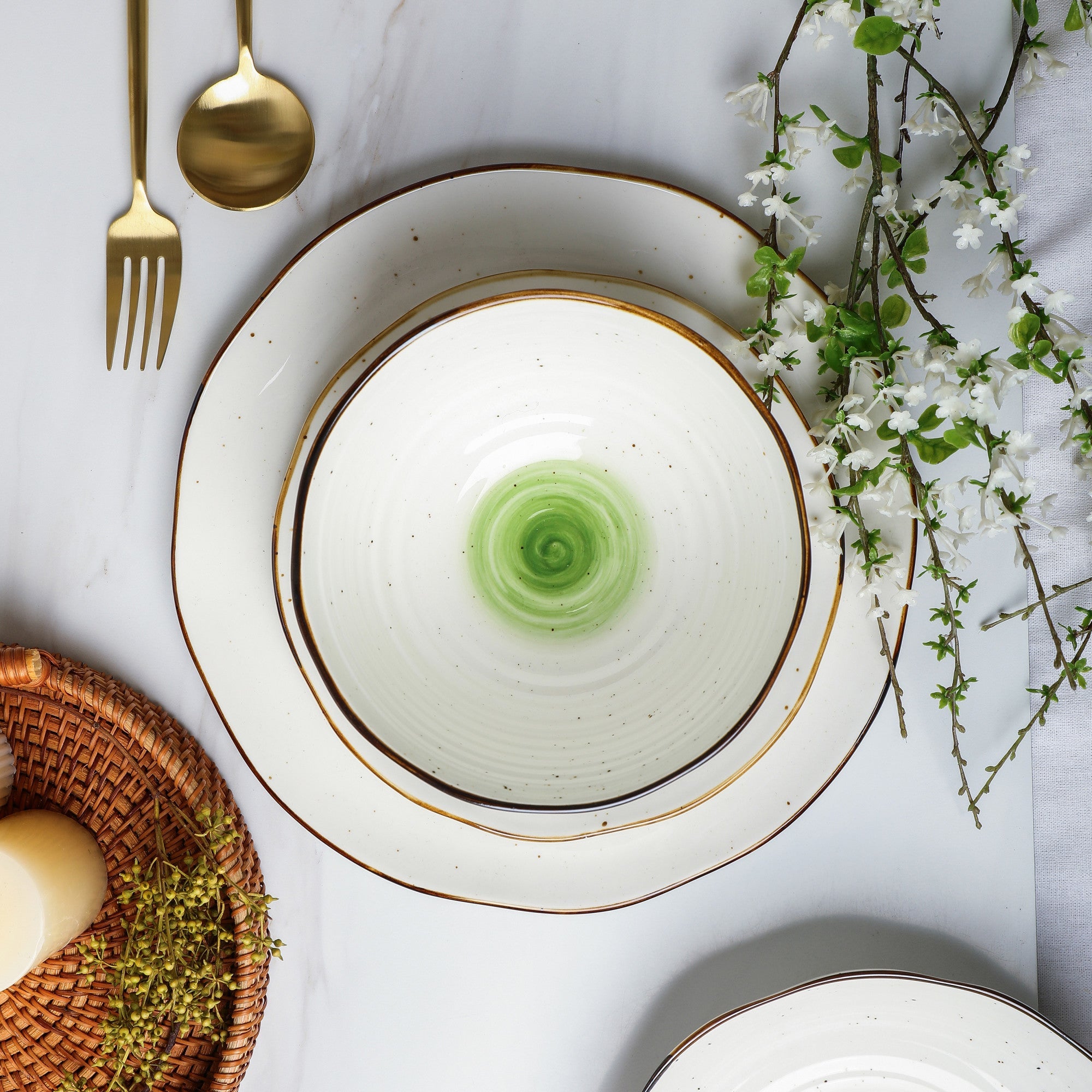 mercvo Porcelain Dinnerware mercvo - Green: 4 or 8 - Person Service, Unique Green Spiral Design for Casual & Formal Dining
