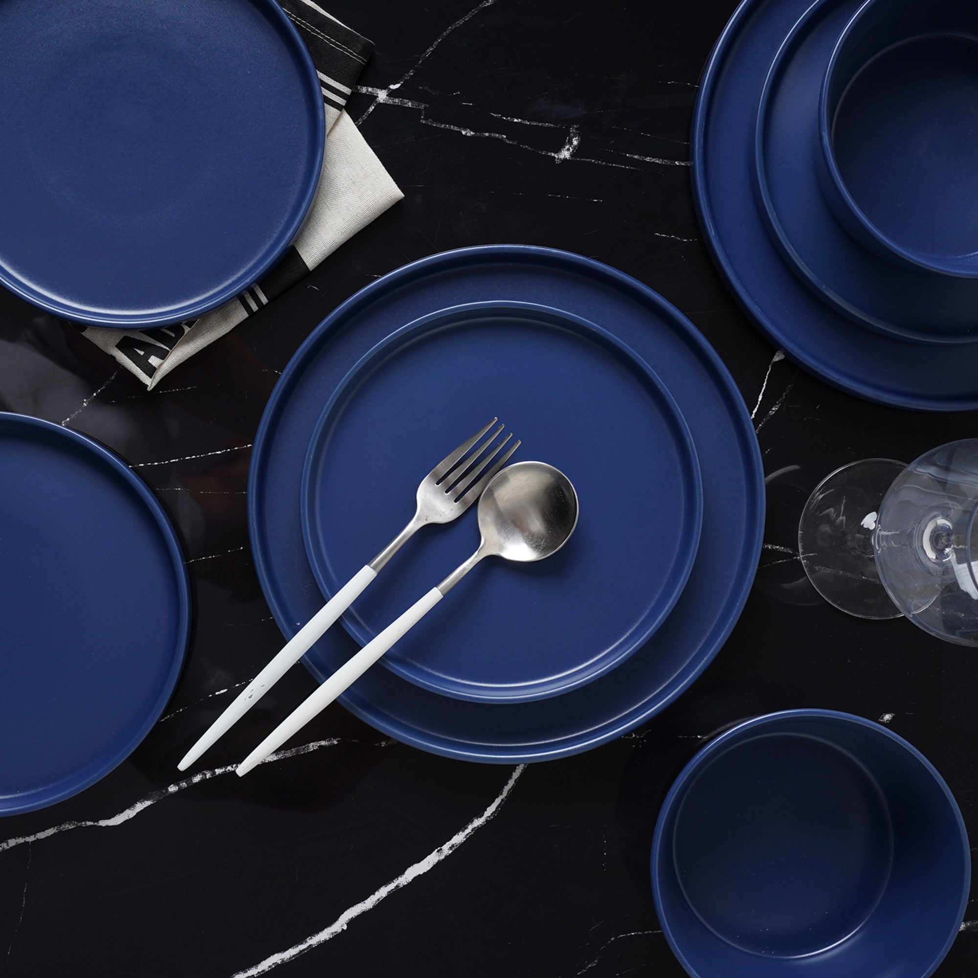 mercvo mercvoware Dinnerware mercvo - Blue: 24 - Piece Modern mercvo with Ceramic Plates, Stainless - Steel Utensils, Ideal for Everyday and Formal Dining