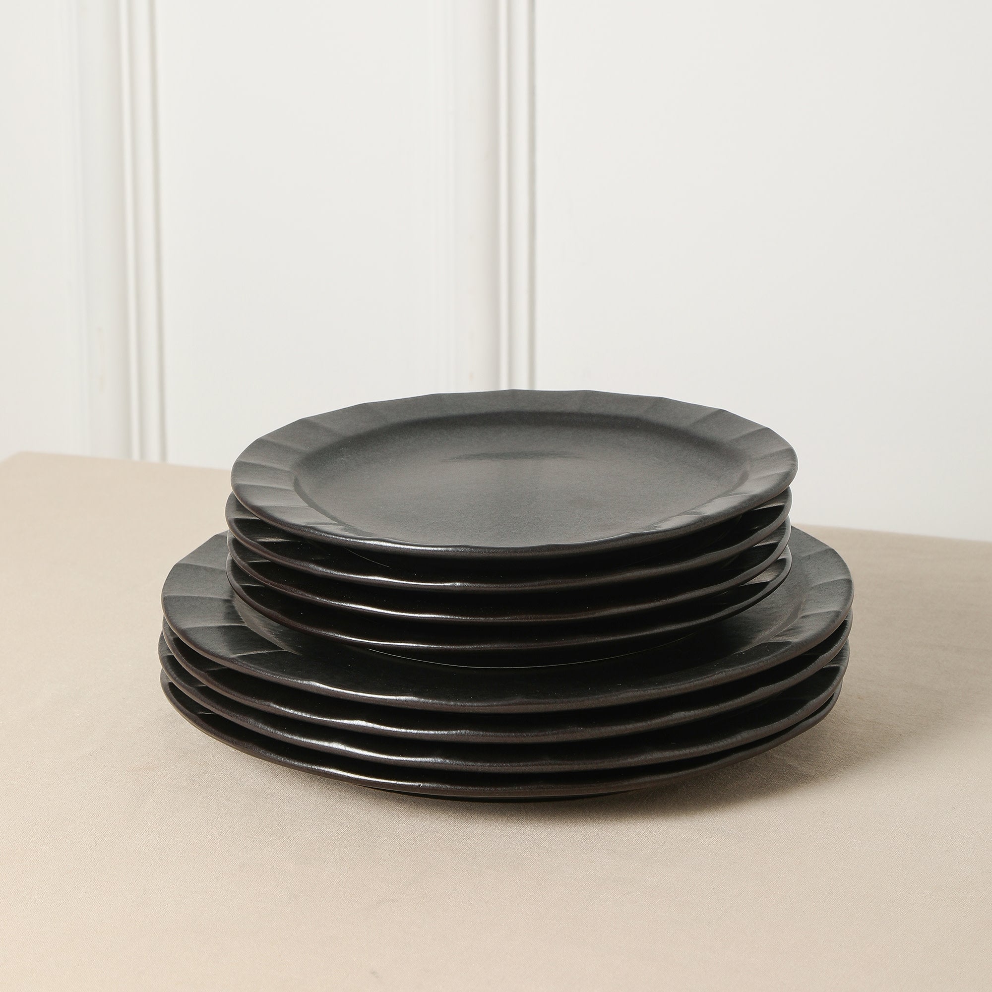mercvo mercvoware Salad Plate - Black: High - Quality Ceramic Dinnerware mercvo for Stylish Dining with Multiple Sizes, Stackable Design, and Fluted Rim