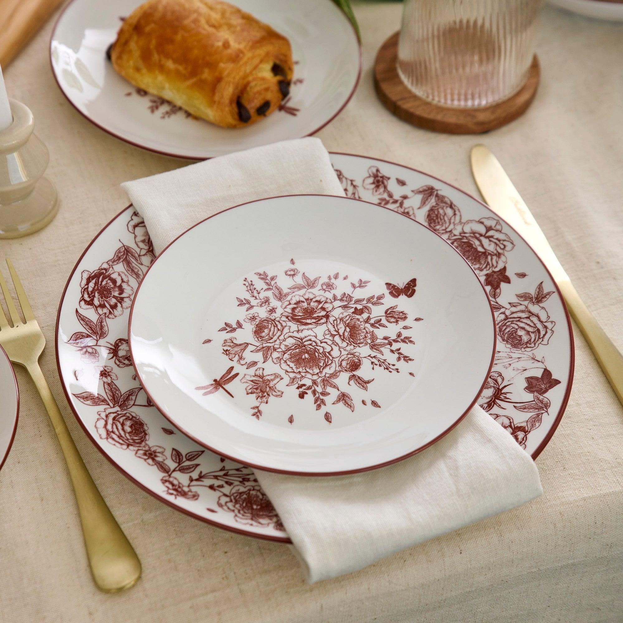 mercvo Porcelain Dinnerware mercvo - Red: High - Quality, Versatile with Red Floral Pattern, Serves 4 or 8, Ideal for All Occasions