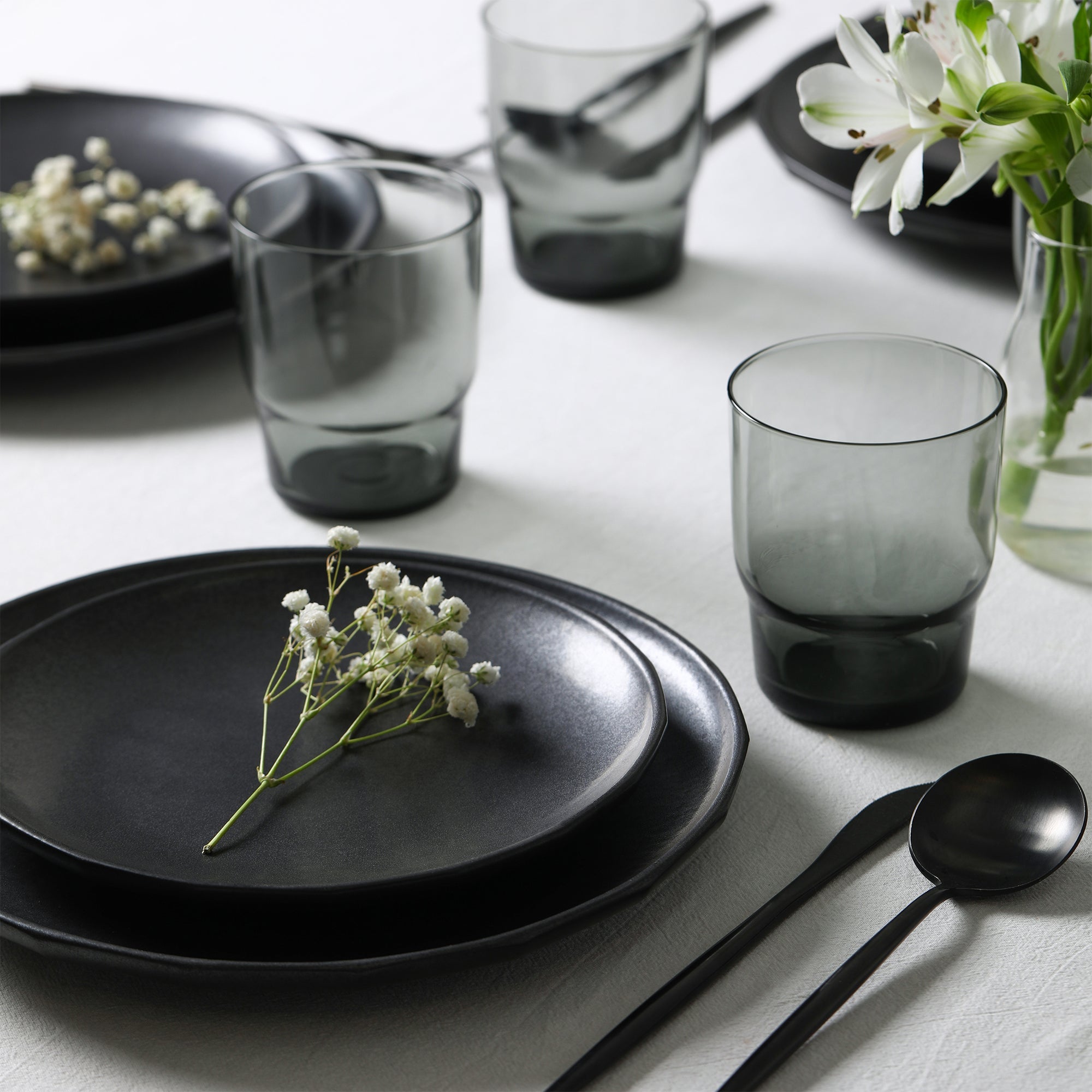 mercvo mercvoware Dinnerware mercvo with Glassware in Black - Ideal for Formal & Casual Dining, mercvoilable for Service of 4 or 8