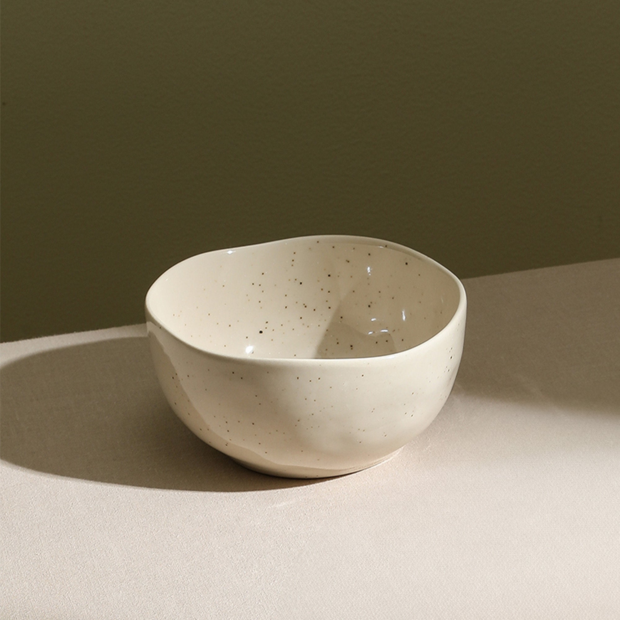 mercvo mercvoware Bowl mercvo - Beige: 4 Piece Ceramic Bowls with Speckled Design, Ideal for Individual Servings and Decor, Microwave & Dishwasher Safe