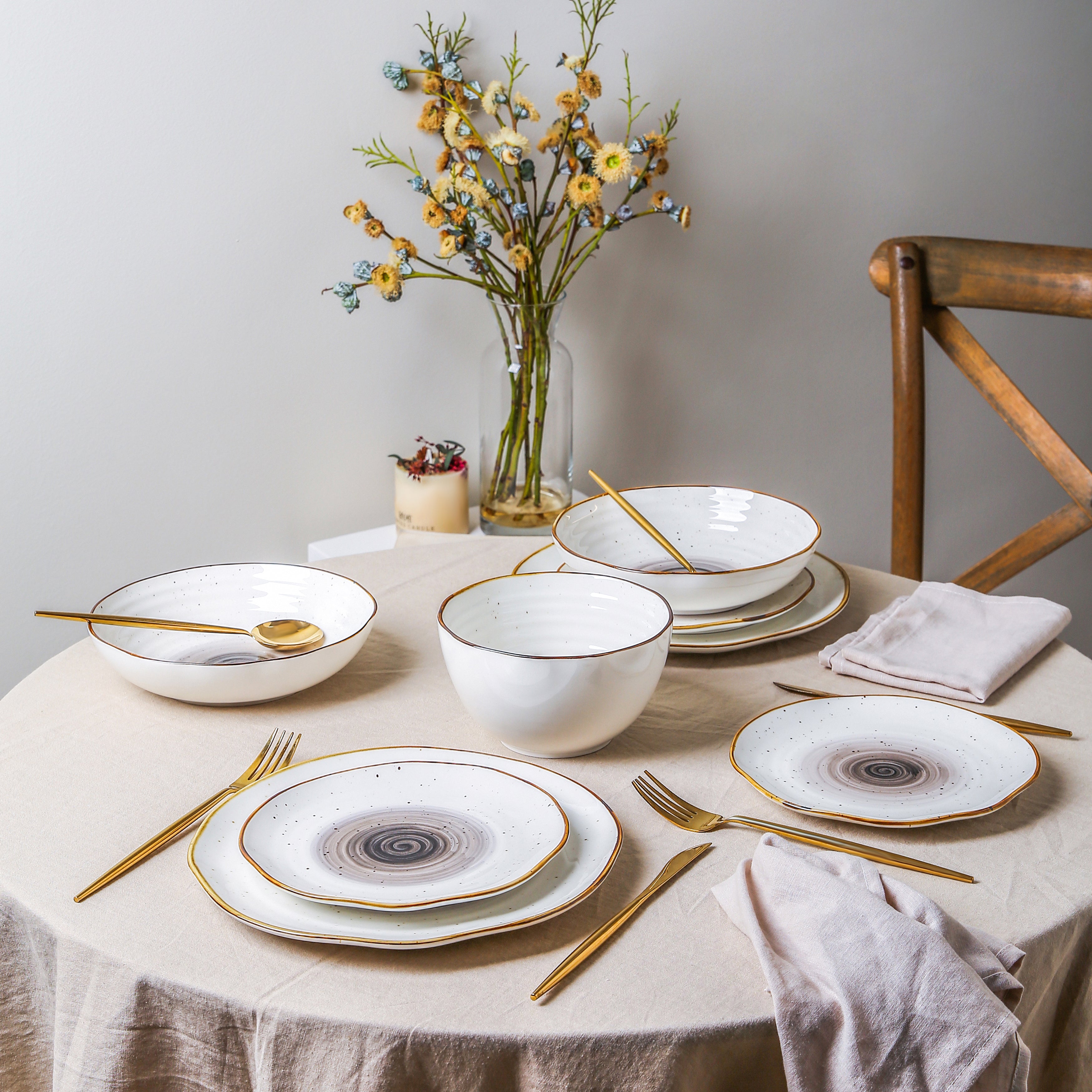 mercvo Porcelain Dinnerware mercvo - Black: Modern & Artistic Ceramic mercvo for 4 or 8 People with Gold Trim, Ideal for Daily & Special Occasions