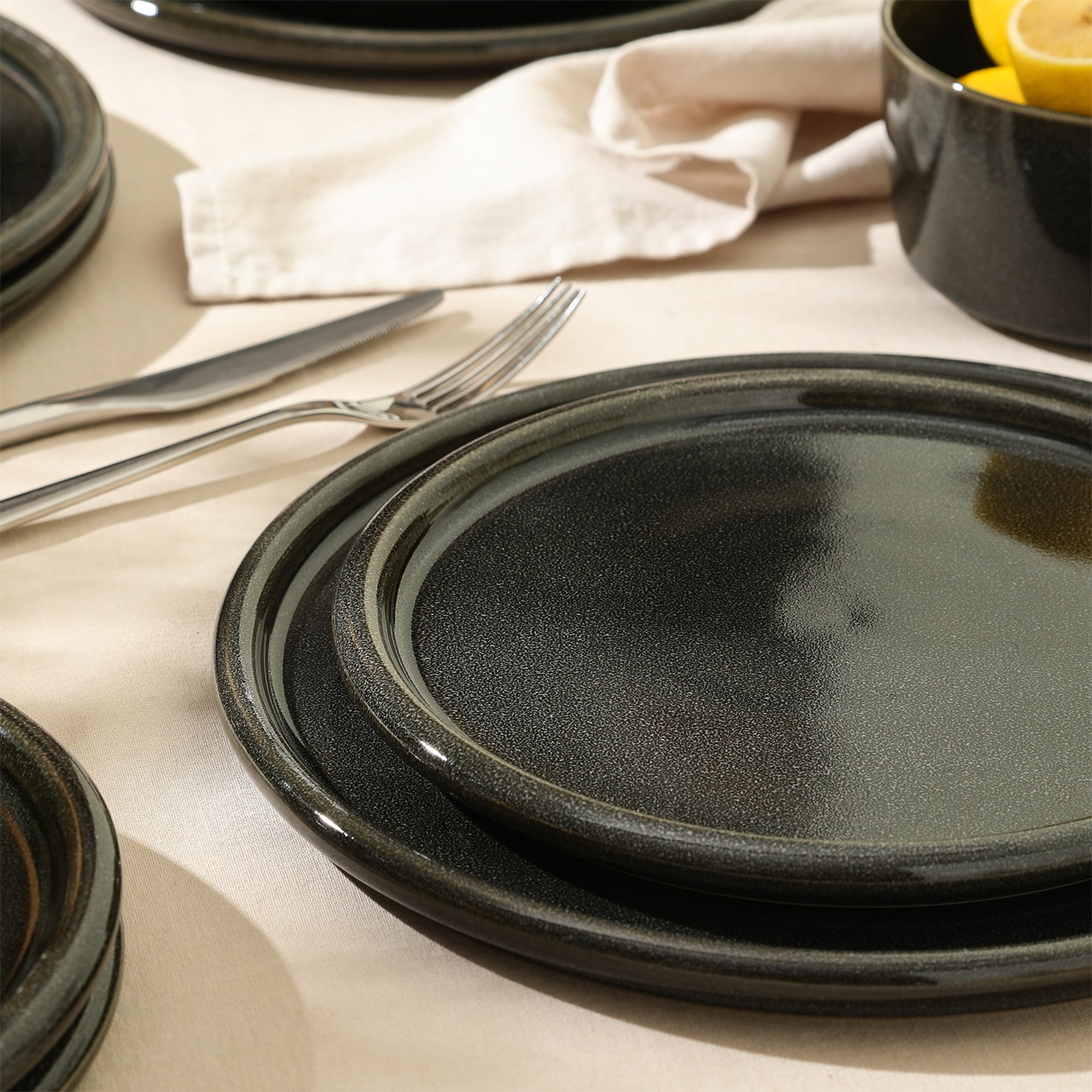mercvo mercvoware Dinnerware mercvo in Charcoal Grey - Modern, Versatile & High - Quality for 4 or 8 People