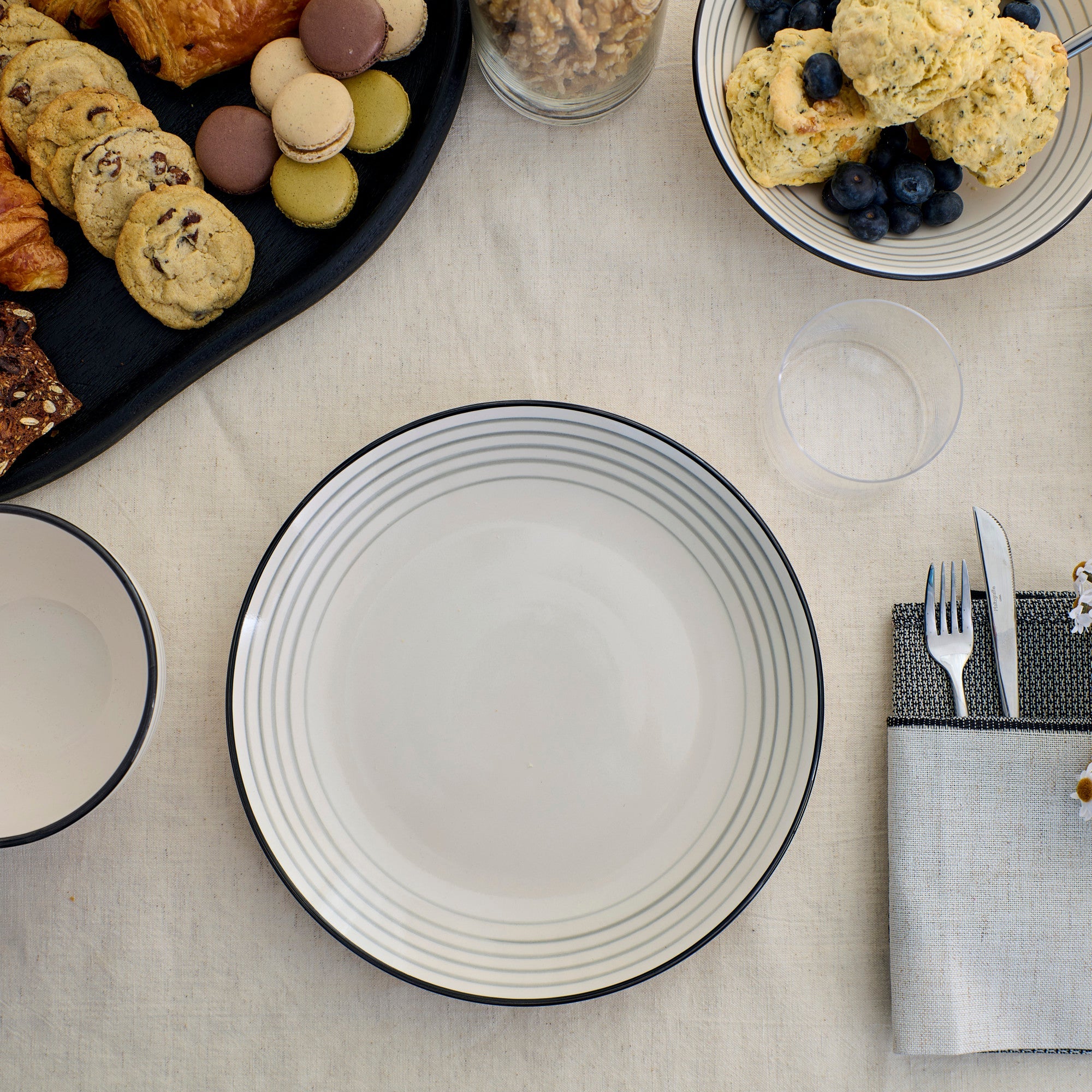 mercvo Earthenware Dinnerware mercvo – Grey: High – Quality Ceramic mercvo with Minimalist Design for 4 or 8 People, Ideal for Everyday and Special Occasion Dining