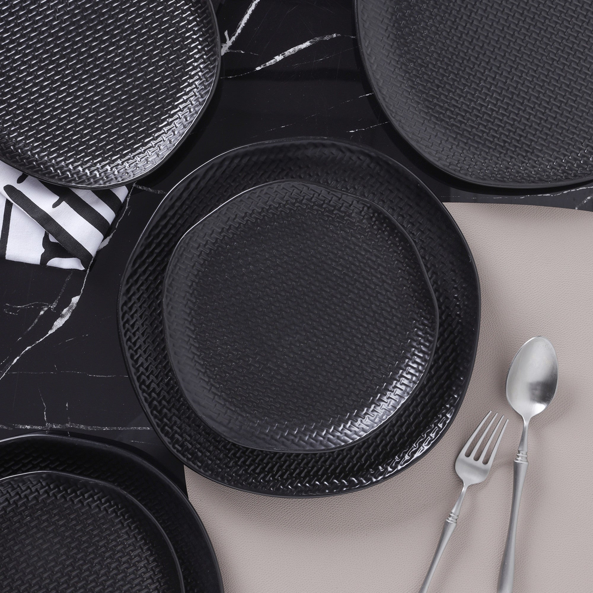 mercvo mercvoware Dinner Plate mercvo - Black | Multi - Size, Ceramic, Embossed Design for Everyday & Special Occasions
