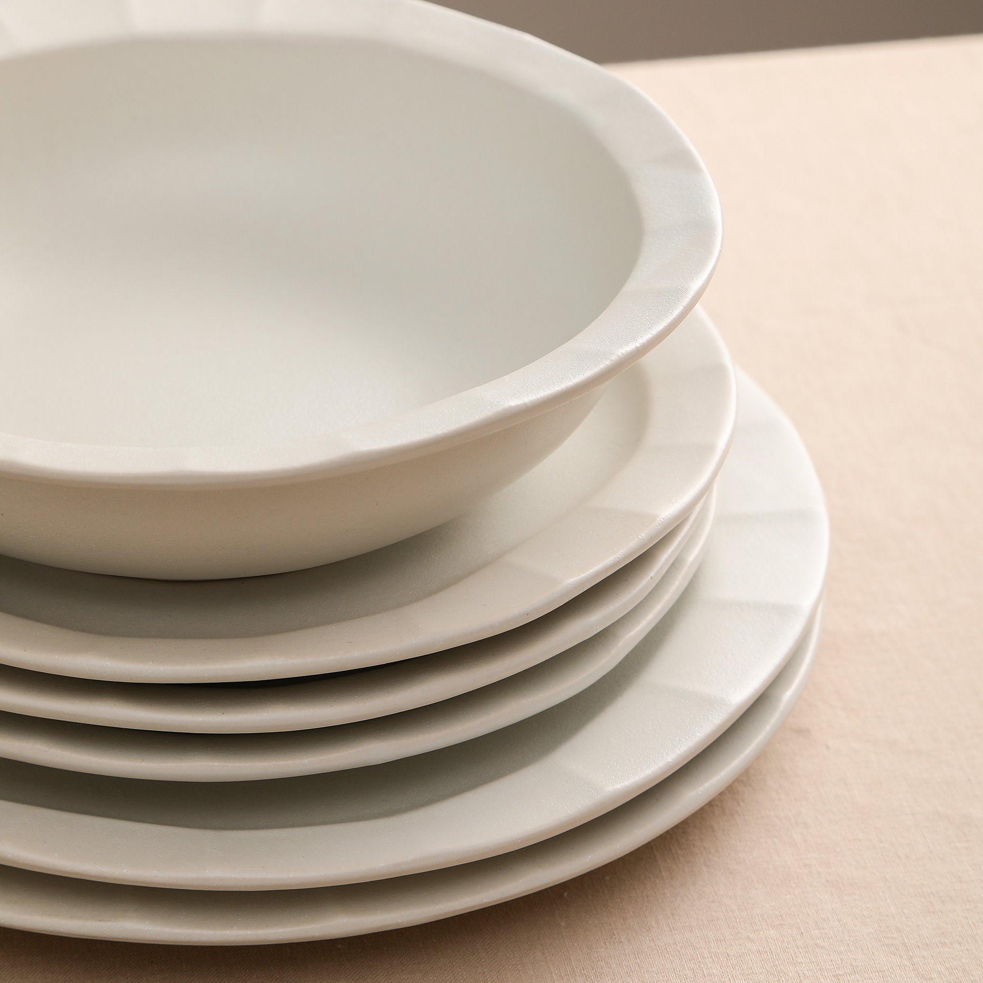 mercvo mercvoware Pasta Bowl - White: A Modern, Minimalist Ceramic Dinnerware mercvo with Ridged Rim and Stackable Design