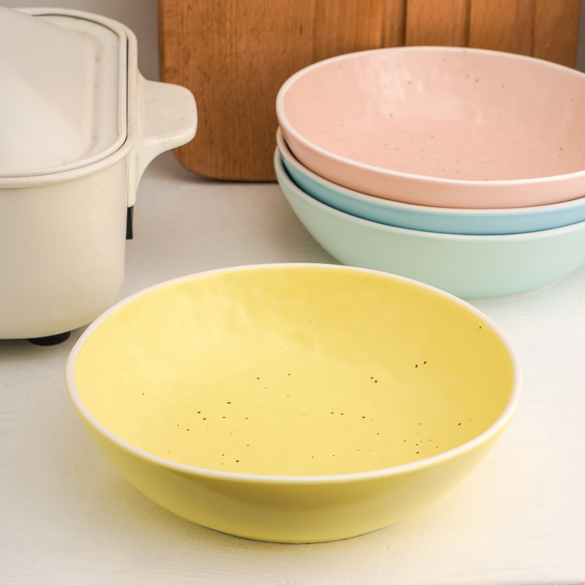 mercvo mercvoware Bowl mercvo - 4 Piece Nested Ceramic Bowls in Yellow, Blue, Pink, Mint for Modern Kitchens