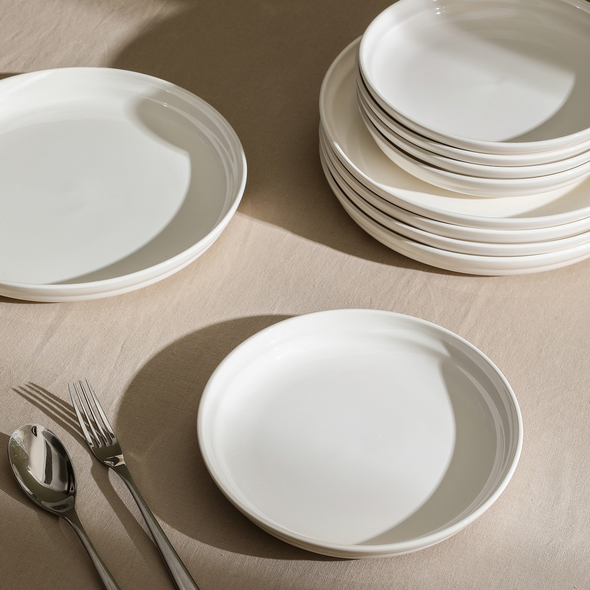 mercvo Porcelain Salad Plate - White: High - Quality, Minimalist Dinnerware for Everyday and Special Occasions