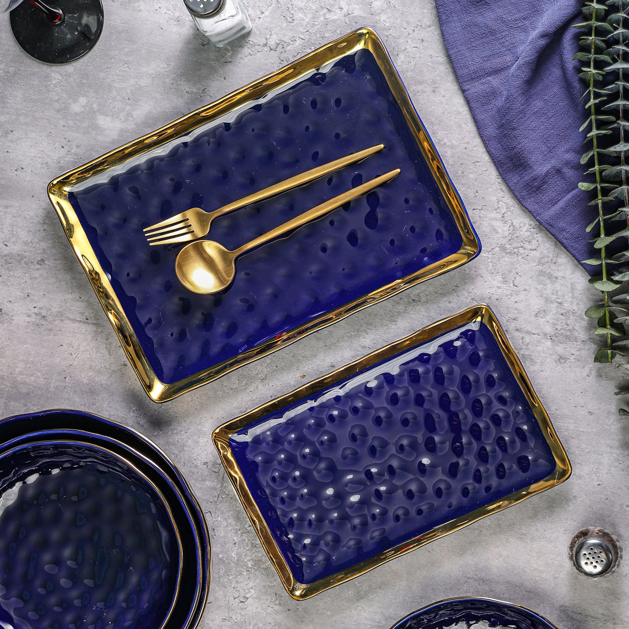 mercvo Porcelain Service Plate mercvo - Blue: Luxury Nested Ceramic Platters with Gold Trim and Bubble Pattern for Dining and Decor
