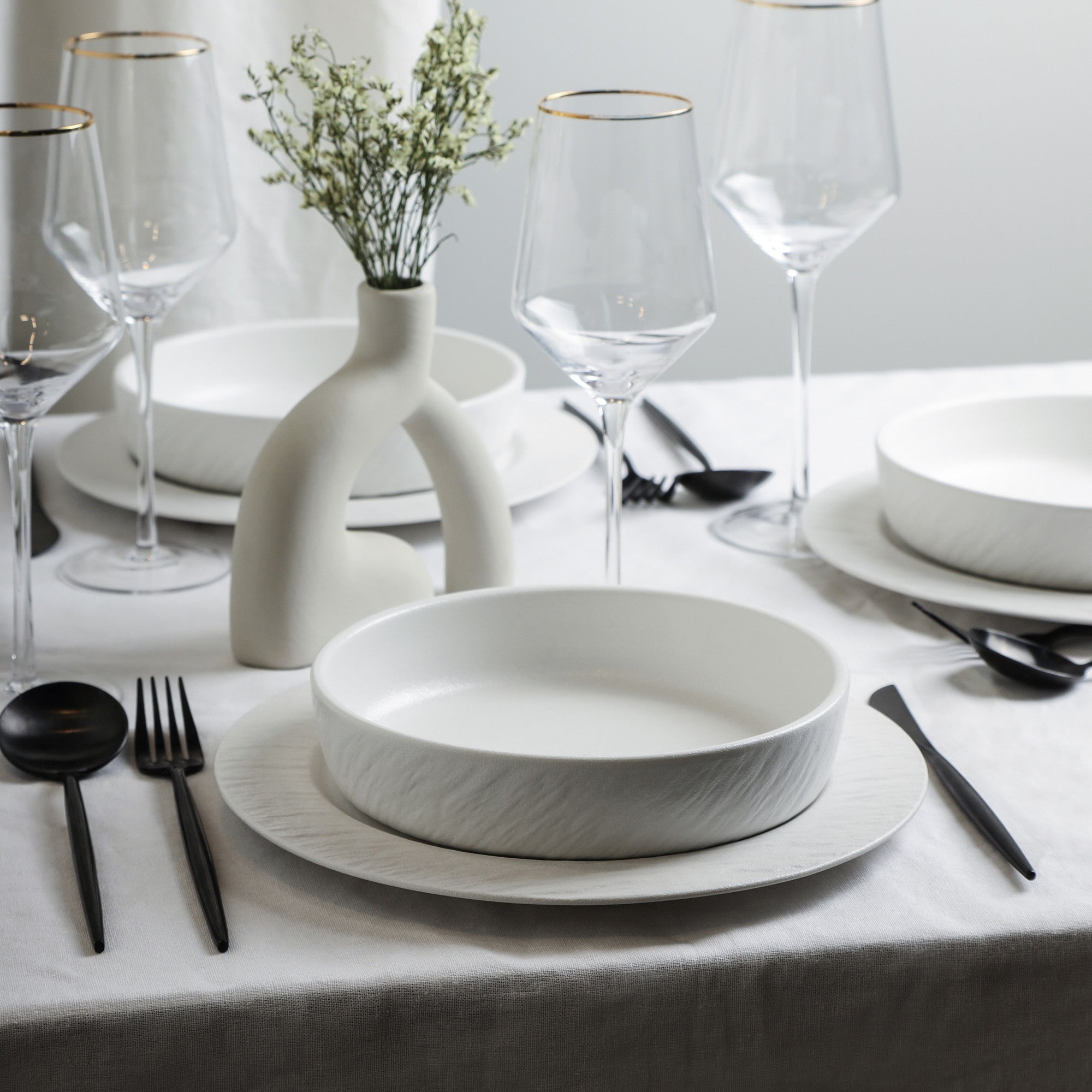 mercvo New Bone China Dinnerware mercvo - White: Versatile, Stackable & High - Quality for Dining