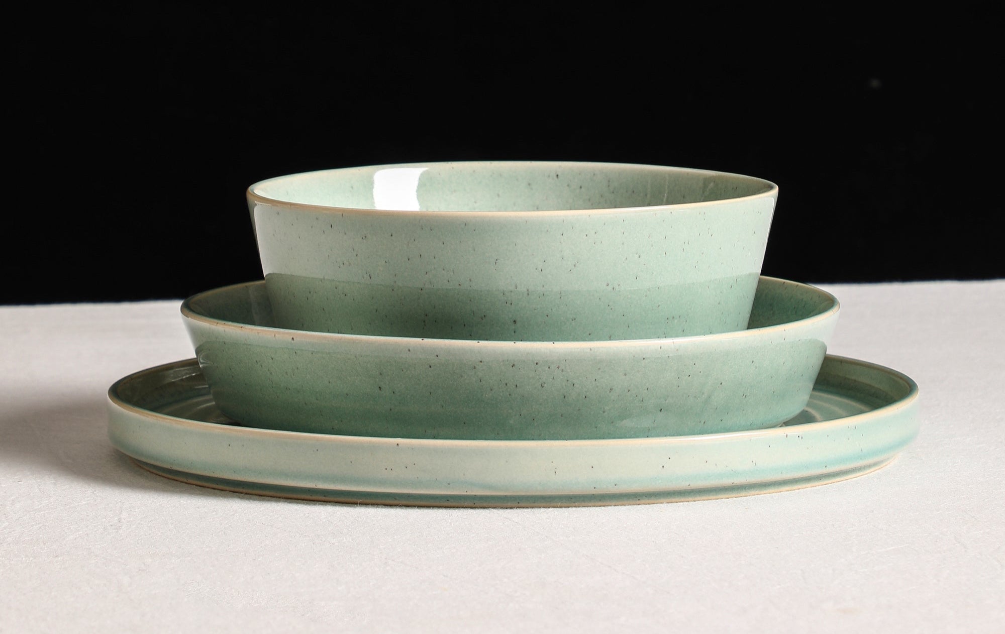 mercvo mercvoware Pasta Bowl mercvo - Green | Ceramic Nesting Dinnerware for 4 or 8 | Muted Green with Speckles | Ideal for Any Kitchen Decor