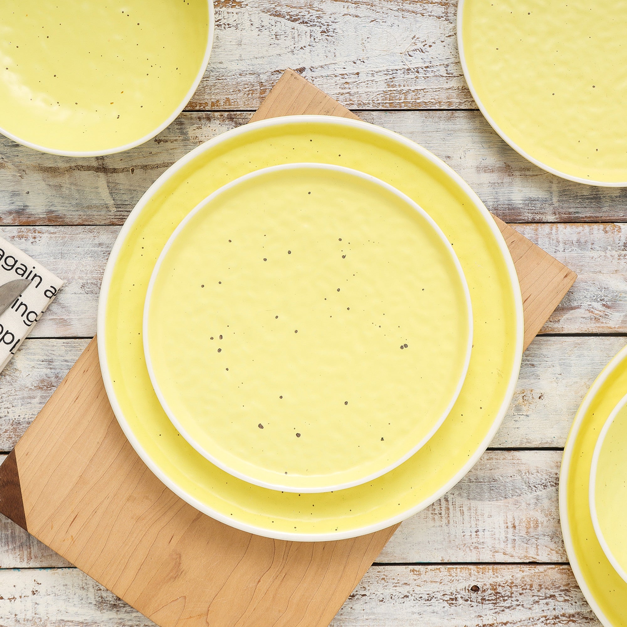 mercvo mercvoware Salad Plate mercvo - Yellow | 4 Plates, Ceramic, Bright Yellow with White Rim & Speckled Design for Casual Dining