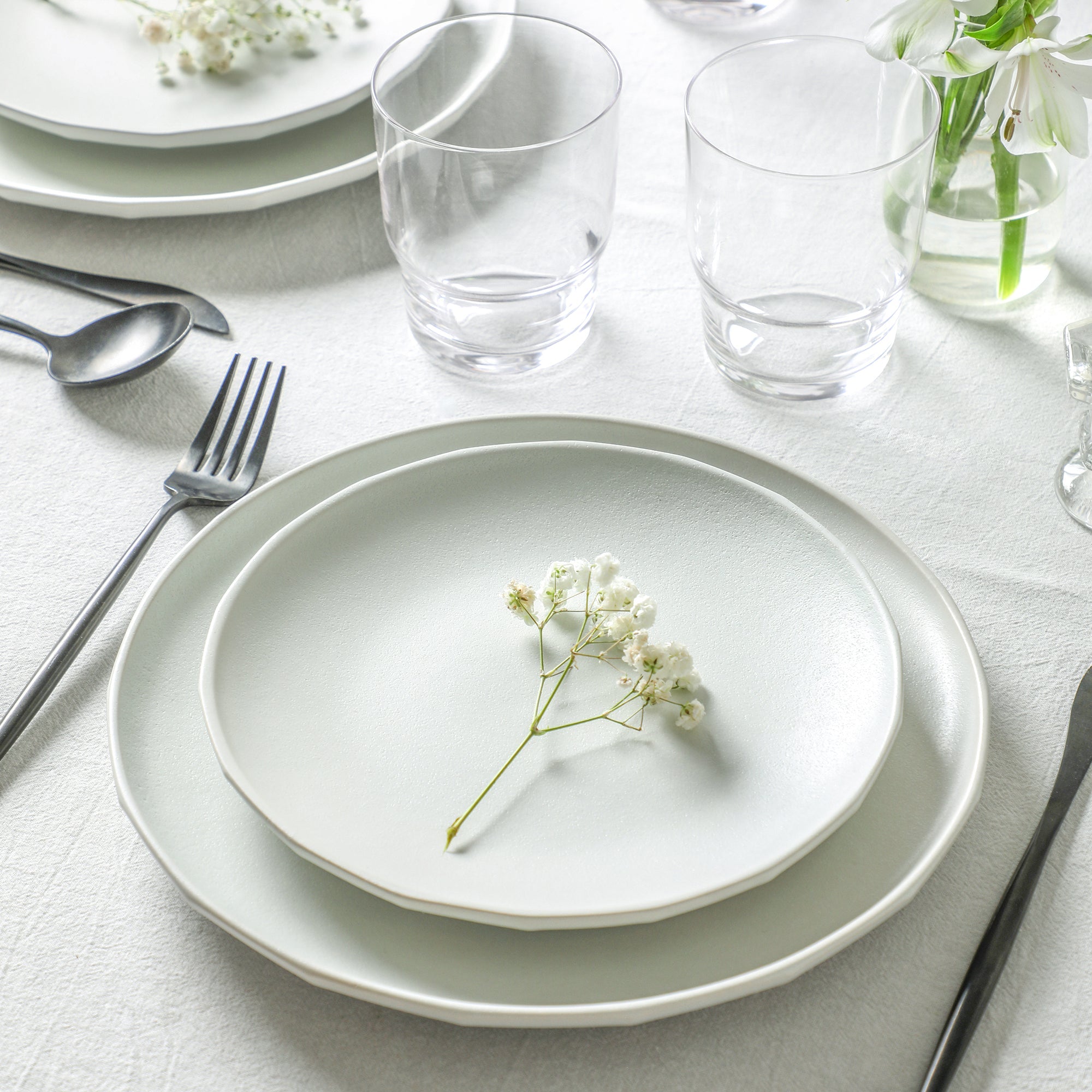 mercvo mercvoware Dinnerware mercvo with Glassware in Beige - A Versatile & Elegant 4 or 8 - Person Dining Solution