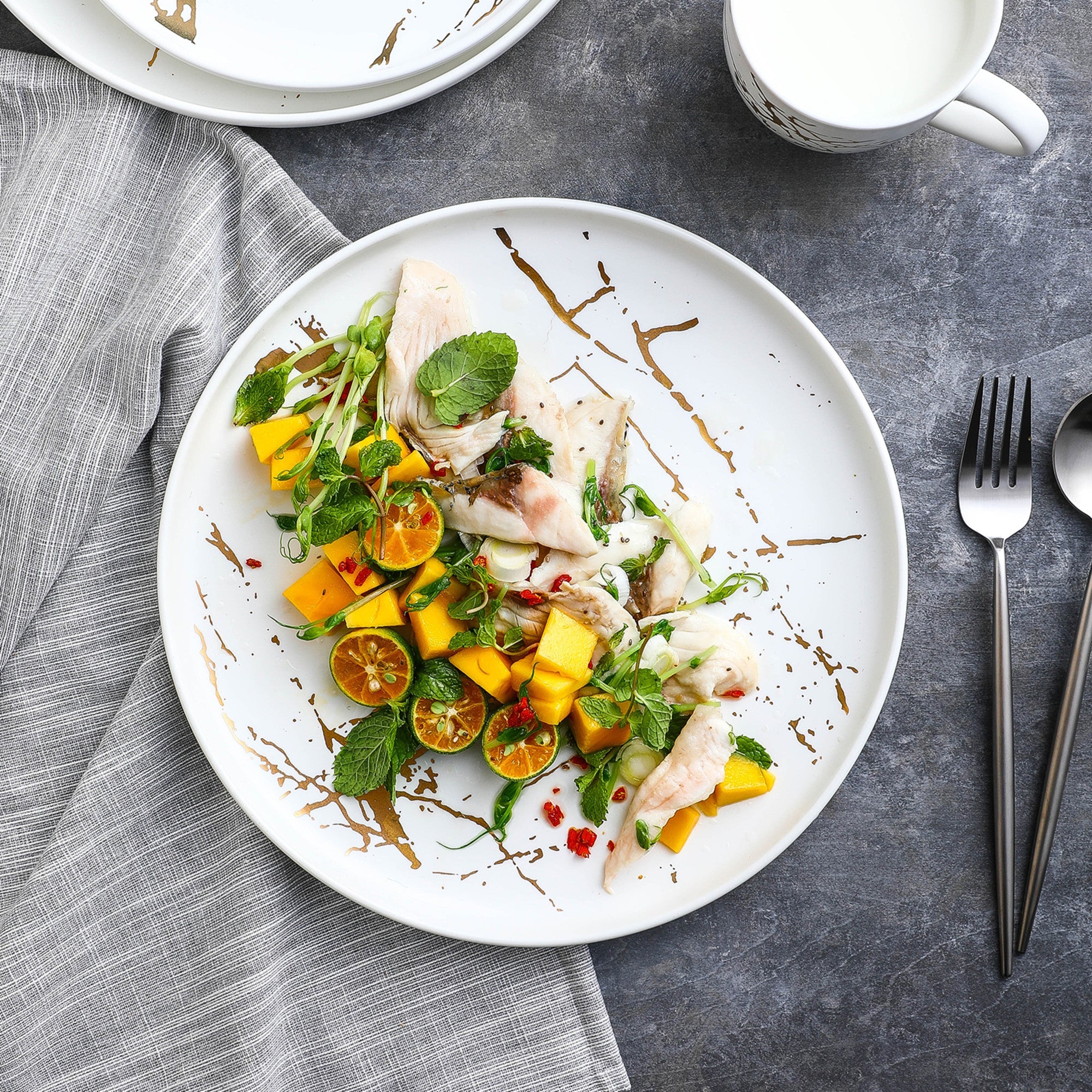 mercvo Porcelain Dinner Plate - White mercvo of 4 with Gold Splatter Pattern, Ideal for Every Occasion