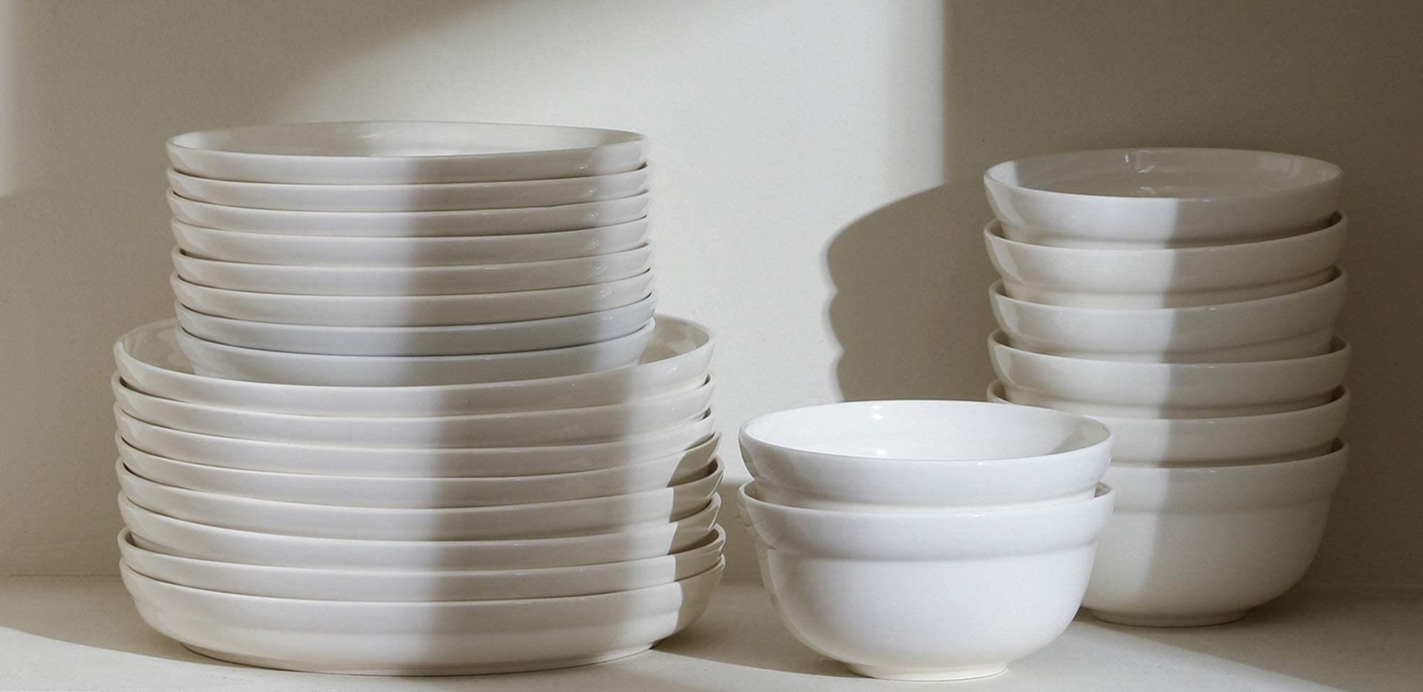 mercvo Porcelain Dinnerware mercvo - White: Versatile, Elegant & Stackable for Everyday Dining (Service for 4 or 8)